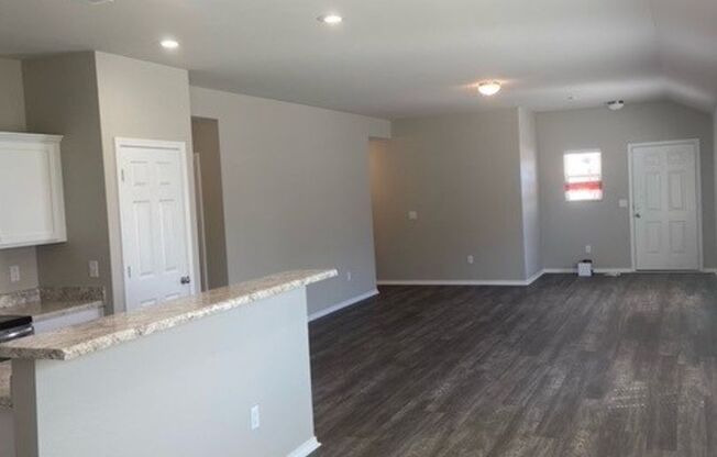 3 beds, 2 baths, $1,595