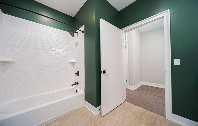 2 beds, 1 bath, 887 sqft, $1,575, Unit 225