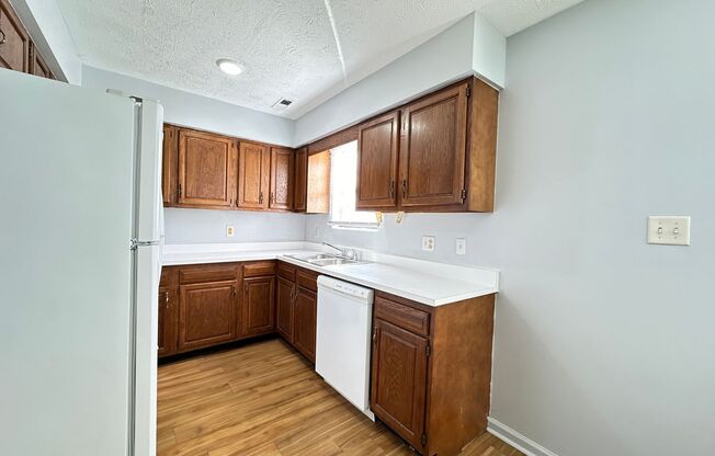 2 beds, 1.5 baths, $900, Unit 5