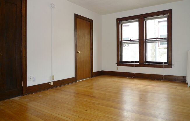 1 bed, 1 bath, 410 sqft, $915, Unit 15 - 35