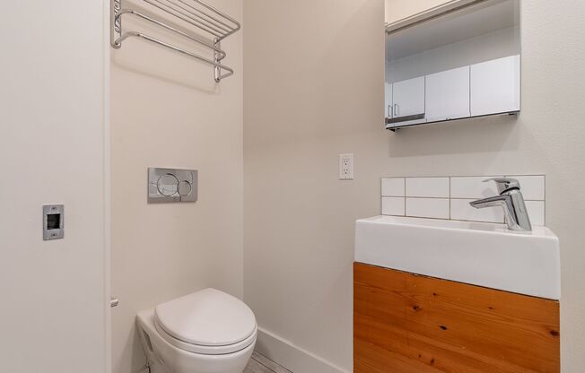 Studio, 1 bath, 210 sqft, $1,015, Unit 102