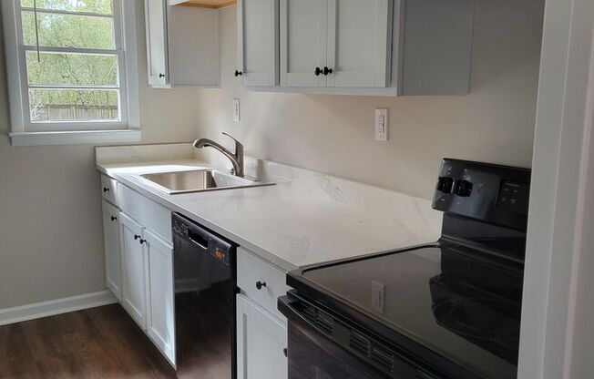 Newly renovated 2 bedroom 1 bath duplex!