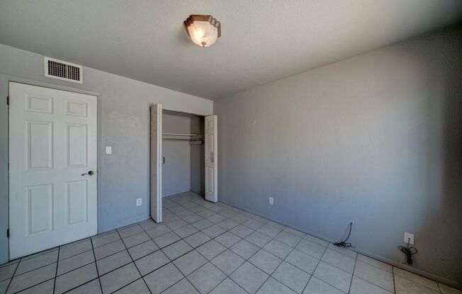 2 beds, 1 bath, $1,300