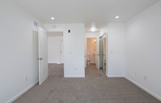 3 beds, 2 baths, 1,105 sqft, $3,295, Unit 210