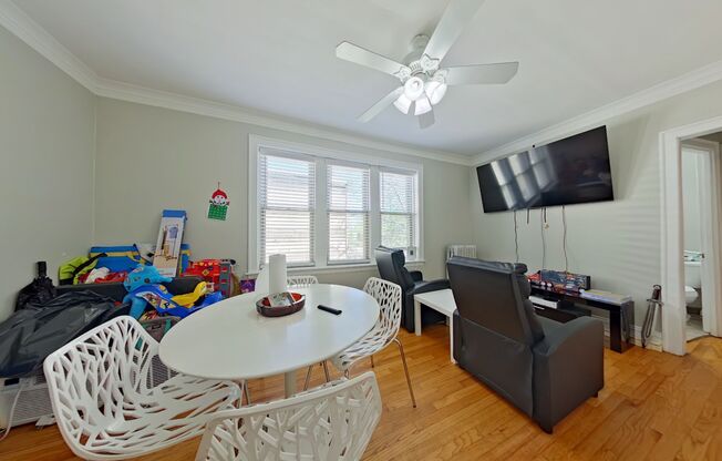 4823-29 W Addison