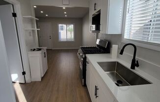 2 beds, 1 bath, $2,800, Unit 249 1/2