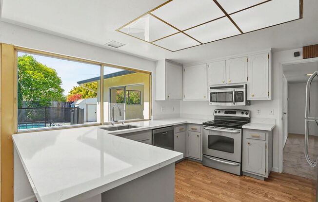 3 beds, 2.5 baths, $7,500