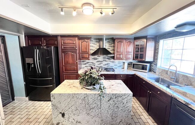 For Rent – Spacious 5 Bedroom Home with Pool!