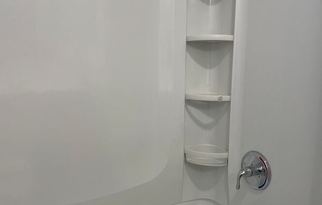 2 beds, 1 bath, 925 sqft, $1,195, Unit 28