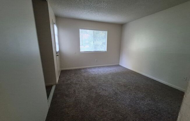 2 beds, 1 bath, 920 sqft, $1,700, Unit 18