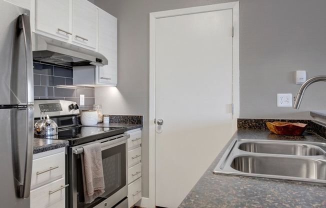 Modern Kitchen | Apartments Near Aurora Co | The Grove at City Center