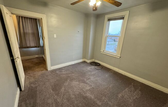 2 beds, 1 bath, $1,295