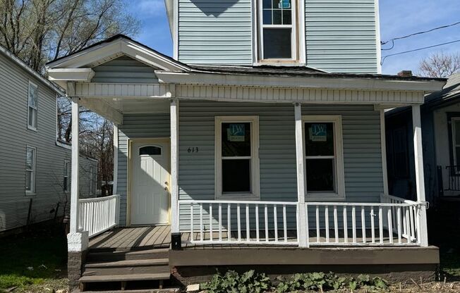 Welcome to this charming 3 bedroom, 1 bathroom home located in Peoria, IL.