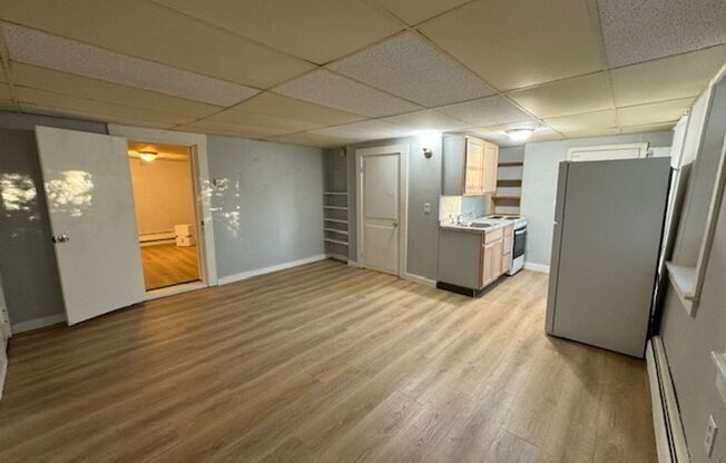 2 beds, 1 bath, $1,250, Unit Unit 9