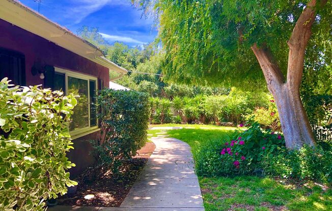 Secluded and Quiet Guest House Like Unit on Private Property off of Live Oak Park Road in Fallbrook!