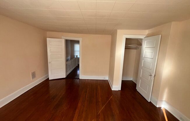 3 beds, 1 bath, $1,400, Unit 145-2F