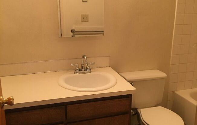 1 bed, 1 bath, 500 sqft, $950, Unit 4