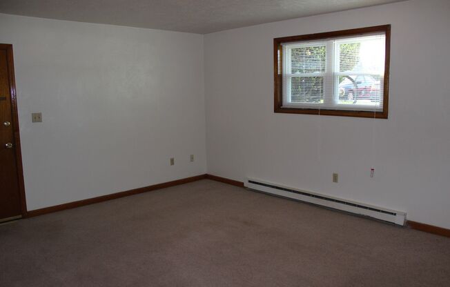 2 beds, 1 bath, 903 sqft, $1,170, Unit J-9