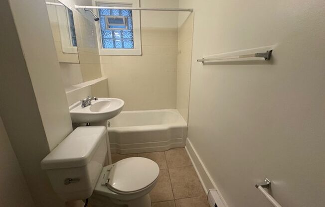 1 bed, 1 bath, 620 sqft, $1,199, Unit 7233 Penn Ave. #1B