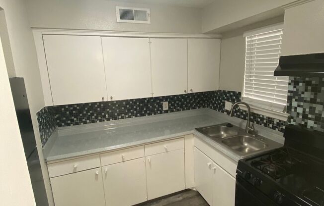 1 bed, 1 bath, 600 sqft, $899, Unit 1729-116