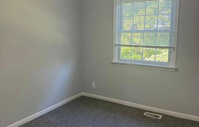 3 beds, 1 bath, 1,000 sqft, $1,800, Unit 145HS