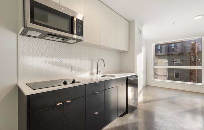 Studio, 1 bath, 315 sqft, $1,280, Unit 210