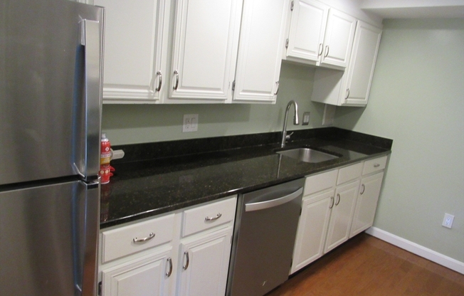 1 bed, 1 bath, 712 sqft, $1,795, Unit 120