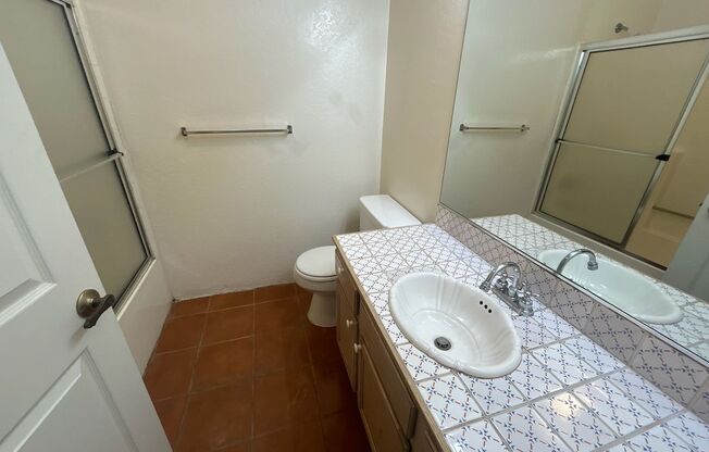 1 bed, 1.5 baths, $2,050, Unit 104