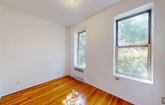 2 beds, 1 bath, $4,900, Unit 14