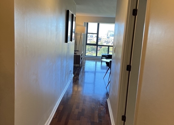 3 beds, 2 baths, 1,430 sqft, $7,400, Unit 1501