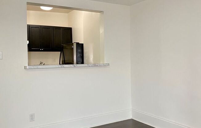 2 beds, 1 bath, $1,650, Unit 1022-4