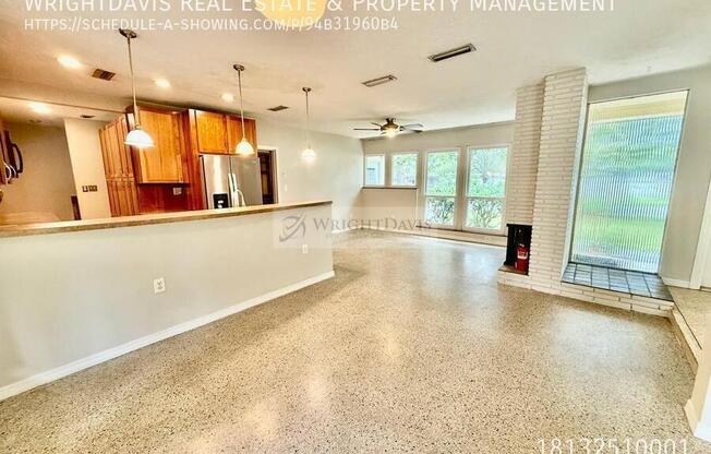 513 CAROLYNE ST