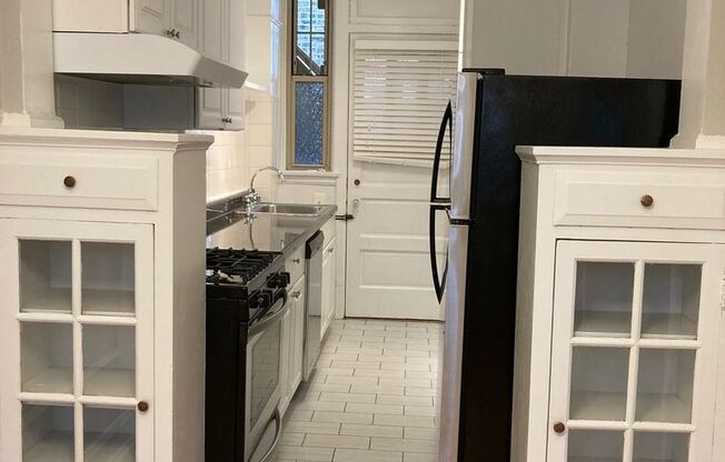 Recently Renovated East Rogers Park One Bedroom - Pets Welcome!