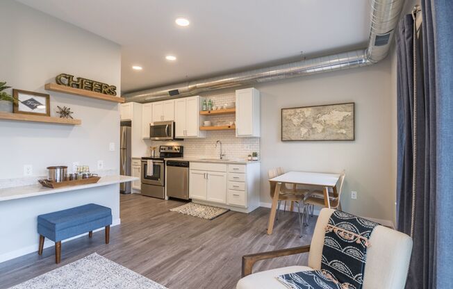Studio, 1 bath, 528 sqft, $995, Unit 205
