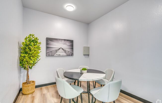 Studio, 1 bath, 300 sqft, $745