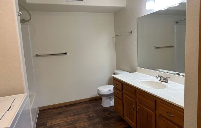 1 bed, 1 bath, 1,371 sqft, $1,825, Unit 33562