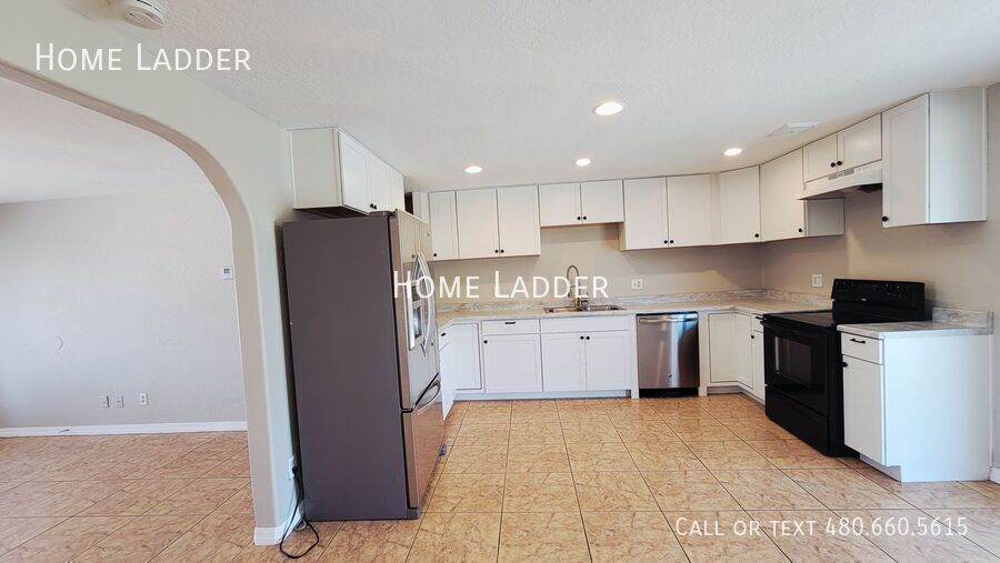 7031 W ALMERIA RD