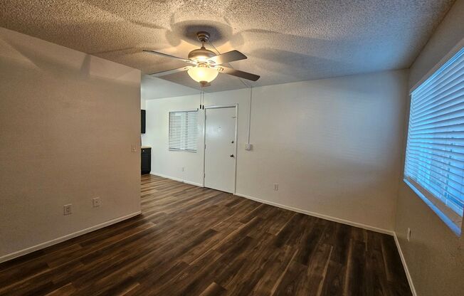 2 beds, 1 bath, 880 sqft, $1,275, Unit 214