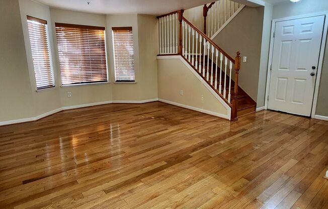Spacious 2 bedroom Townhome w/ 2 car garage