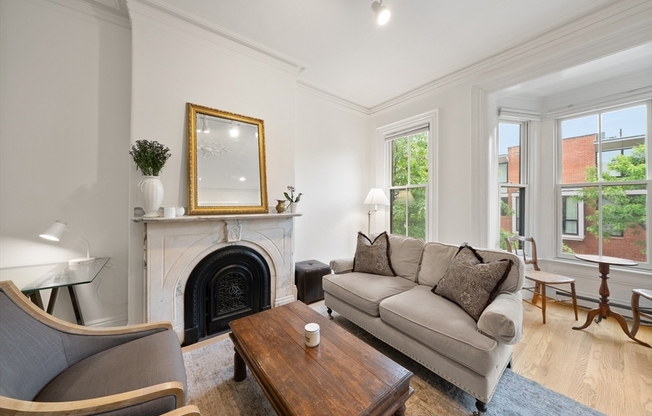 52 CLARENDON ST