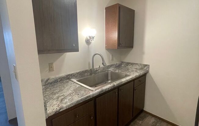 1 bed, 1 bath, $995, Unit 215