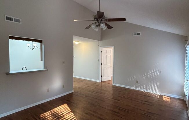 Cozy 3bd/2bth Condo in Powell - Minutes for UT & Downtown Knoxville!