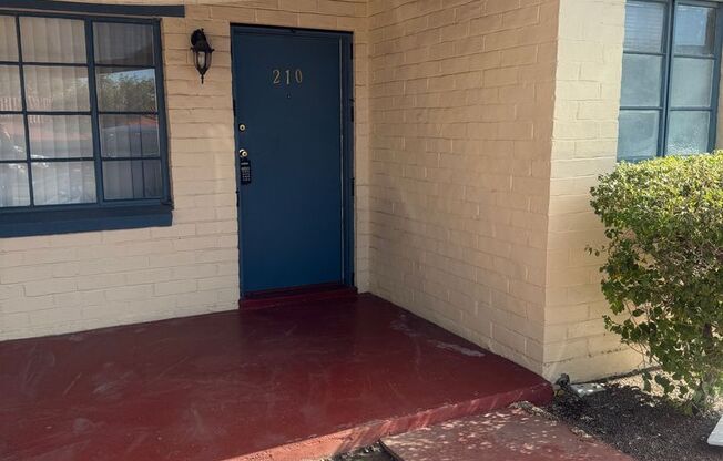 2 beds, 1 bath, $875, Unit 210