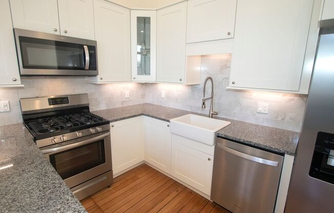 2 beds, 1 bath, $2,595, Unit 440 Central Ave - 203