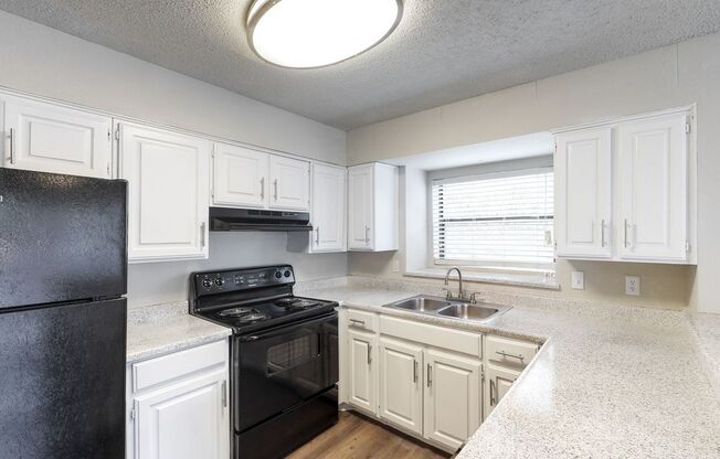 1 bed, 1 bath, 825 sqft, $834