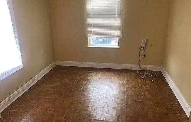 3 beds, 1 bath, $1,000