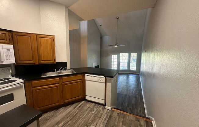 2 beds, 1 bath, 974 sqft, $1,215, Unit 1008