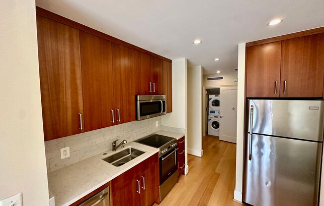 Studio, 1 bath, $2,350, Unit 420