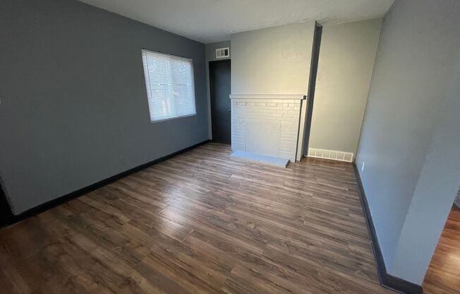 2 beds, 1 bath, $1,100