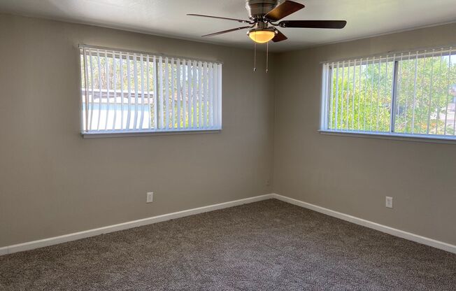 2 beds, 1 bath, $1,325, Unit 1395Stardust-7